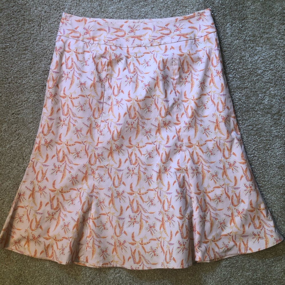 Gap stretch skirt size 6. Freshly dry cleaned.